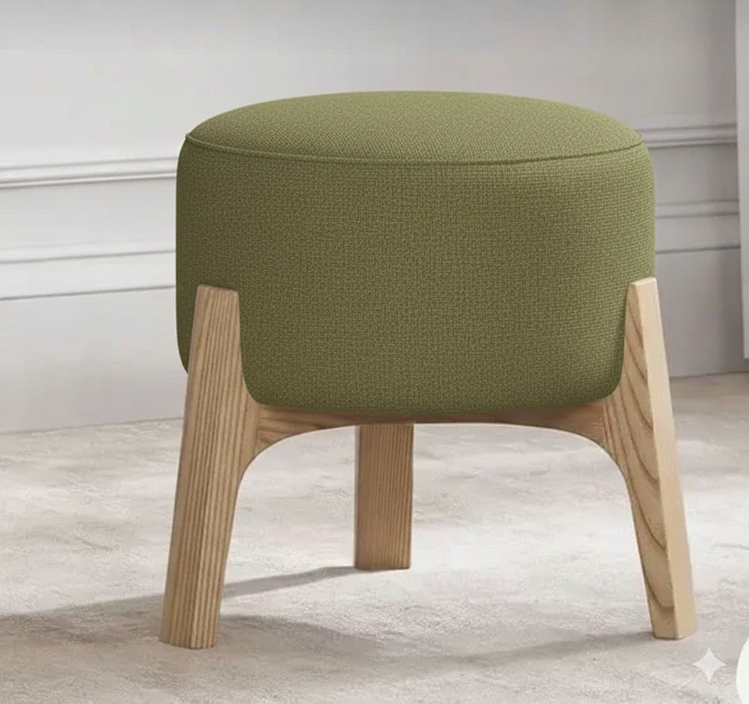 Пуфик Lulu Ottoman — мягкий, круглый,на деревянных ножках. Цвет на выбор, производитель —Mgold, Львов.
